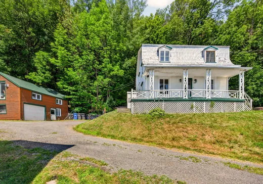 Maison à étages à vendre - 9563 Av. Royale, Sainte-Anne-de-Beaupré, G0A3C0