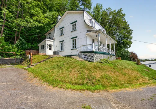Maison à vendre - 9563 Av. Royale, Sainte-Anne-de-Beaupré, G0A 3C0