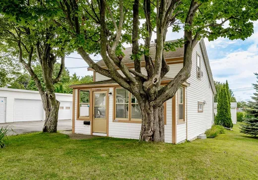 Un étage et demi à vendre - 1444 Rue St-Louis, Sherbrooke, J1H4P4