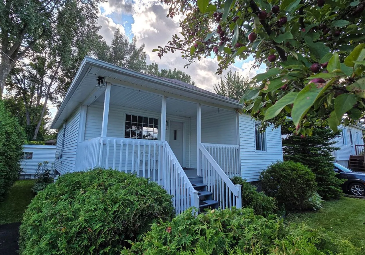 365 14e Avenue — photo 1