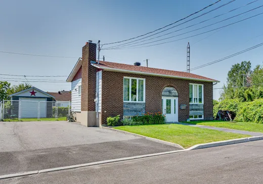Maison à étages à vendre - 115 Rue Ewing, Salaberry-de-Valleyfield, J6S2Y3