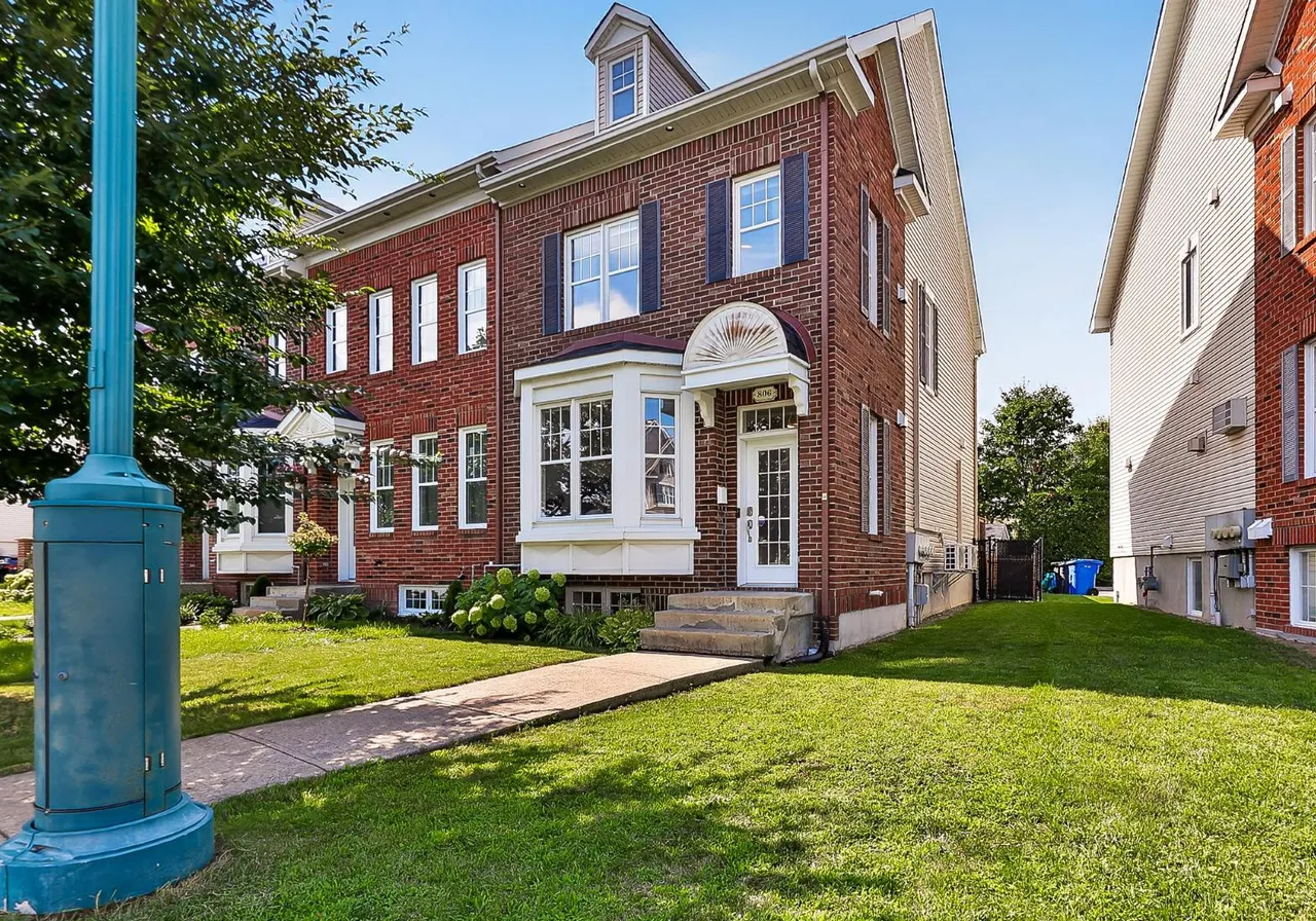 806Z Av. de l'Étang — photo 1