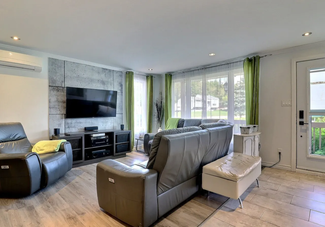 437 Rue Vallières — photo 3