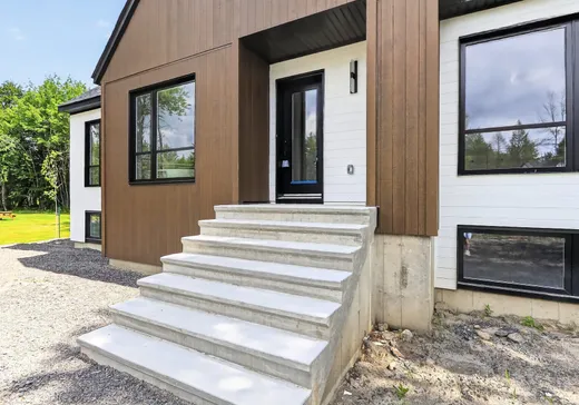 Maison à vendre - 504 Rue des Générations, Saint-Colomban, J5K 0R5