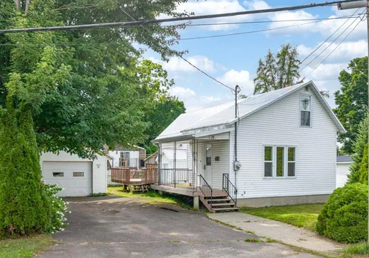 Maison à étages à vendre - 19 Rue du Parc, Victoriaville, G6P3R4