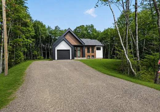 Maison à vendre - 576 Rue des Générations, Saint-Colomban, J5K 0R5