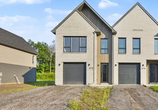 Maison à vendre - 678 Rue Caron, Sainte-Marthe-sur-le-Lac, J0N 1P0