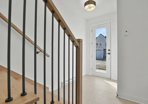 Maison à vendre - 678 Rue Caron, Sainte-Marthe-sur-le-Lac, J0N 1P0