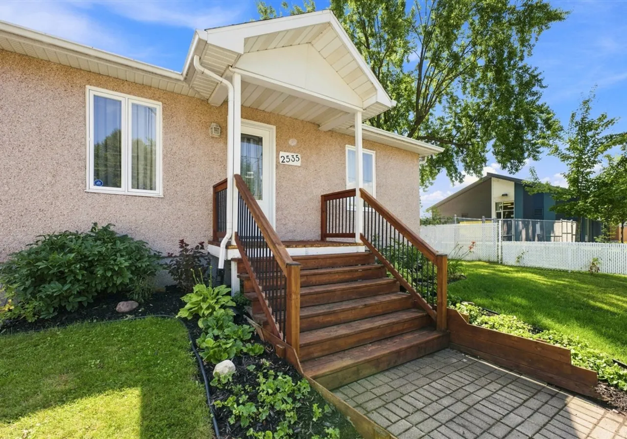 2535 Rue St-Paul — photo 2