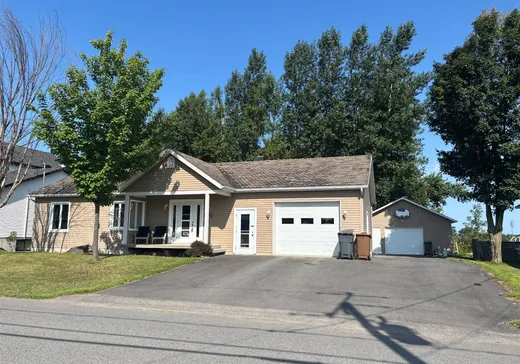 House for sale - 957 Rue St-Jacques O., Plessisville, G6L 4Y4