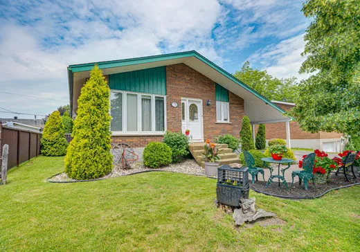 Maison à étages à vendre - 75 Rue Larin, Salaberry-de-Valleyfield, J6T3E2
