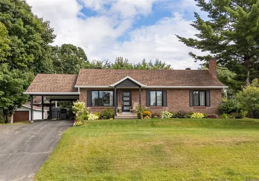 Bungalow for sale - 28 Rue Lapierre, Victoriaville, G6P7B6