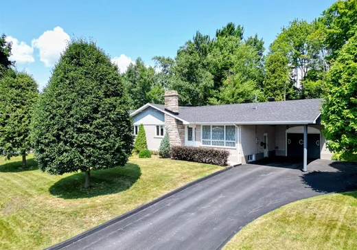 Bungalow à vendre - 355 Rue Bowen, Magog, J1X1C5