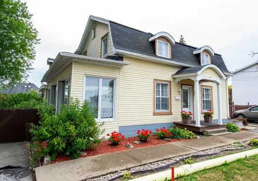 Maison à vendre - 44 Ch. du Bord-de-l'Eau, Laval (Sainte-Dorothee), H7X 1S6