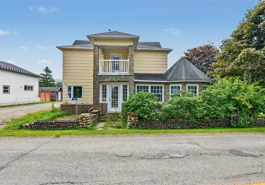 Maison à étages à vendre - 188 Rue Principale, Métis-sur-Mer, G0J1S0