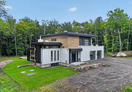 Maison à étages à vendre - 22 Ch. des Huards, Saint-Sauveur, J0R1A0