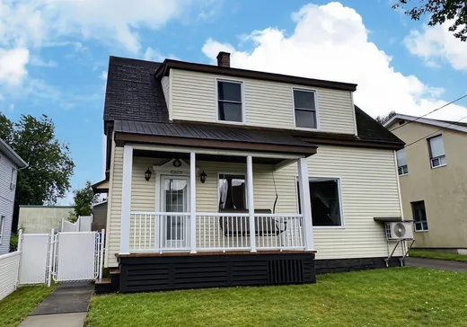 House for sale - 1271 3e Avenue, La Baie, G7B 1M9