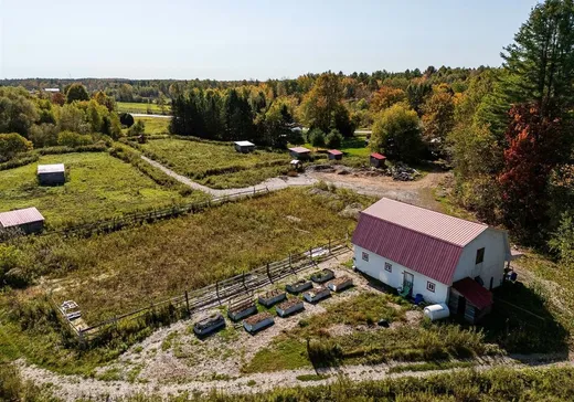 Fermette à vendre - 610 Rue Carey, Sainte-Sophie, J5J 1P9