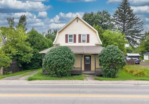 Two or more stories for sale - 4515 Rue Principale, St-Cyrille-De-Wendover, J1Z1E4