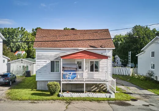 Two or more stories for sale - 70 Rue St-Ubald, Louiseville, J5V1T9