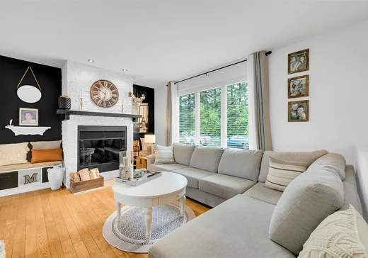 Bungalow à vendre - 55-55A Av. Cyr, Saint-Sauveur, J0R1R4