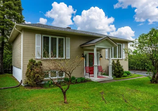 House for sale - 55-55A Av. Cyr, Saint-Sauveur, J0R 1R4