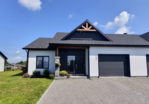 Two or more stories for sale - 227 Rue Tristan, Chicoutimi, G7G0P3