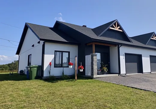 Two or more stories for sale - 215 Rue Tristan, Chicoutimi, G7G0P3
