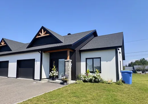Two or more stories for sale - 221 Rue Tristan, Chicoutimi, G7G0P3