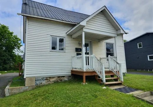Un étage et demi à vendre - 8 Boul. Jutras E., Victoriaville, G6P4K3