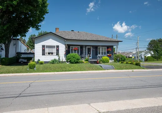 House for sale - 2015 Rue St-Calixte, Plessisville, G6L 1S1