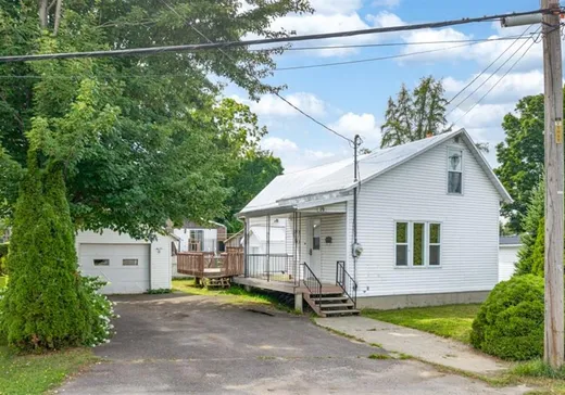Un étage et demi à vendre - 19 Rue du Parc, Victoriaville, G6P3R4