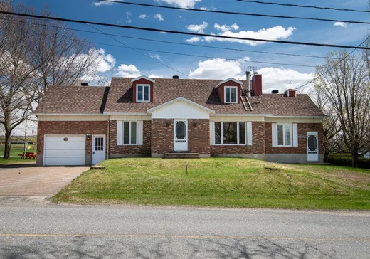 Maison à étages à vendre - 3 Rue des Buttes, Warwick, J0A1M0