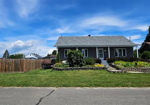 Bungalow à vendre - 40 Rue Bourassa, Pointe-Du-Lac, G9B1C1