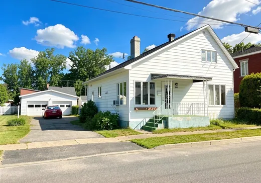 Un étage et demi à vendre - 551 Rue St-Benoît, La Tuque, G9X2R6