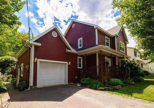 Maison à étages à vendre - 554 Rue Dr-Marston-Adams, Magog, J1X7L6