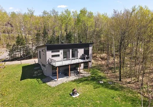 Maison à vendre - 400 Ch. de la Détente, Lac-Mégantic, G0Y 1E1