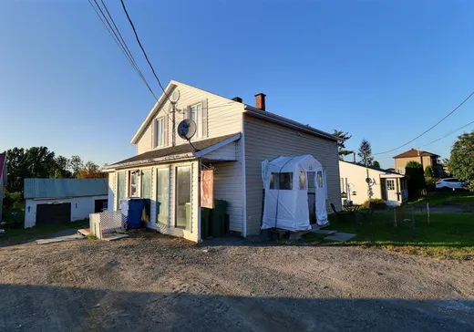 Two or more stories for sale - 2 Rue Bérubé, Saint-Hubert-de-rivière-du-loup, G0L3L0