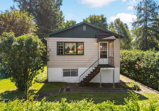 Bungalow à vendre - 2386 Rue St-Charles, Val David, J0T2N0