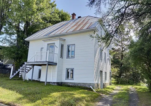 Un étage et demi à vendre - 324 Rue Principale, Saint-Modeste, G0L3W0