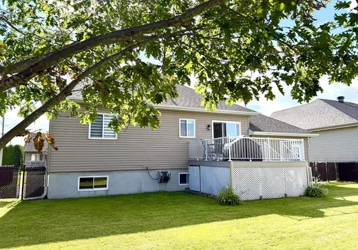 House for sale - 106 Rue des Noyers, Saint-Zotique, J0P 1Z0