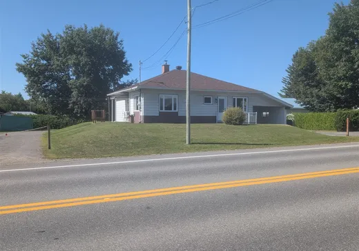 Bungalow for sale - 5711 Ch. de St-Jean, St-Felix-De-Valois, J0K2M0
