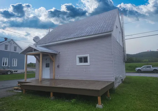 Maison à vendre - 217 Rue St-Edmond, Lac-Au-Saumon, G0J 1M0