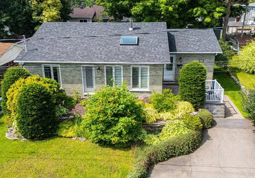 Maison à étages à vendre - 711 Rue de la Paix, Salaberry-de-Valleyfield, J6S5R2