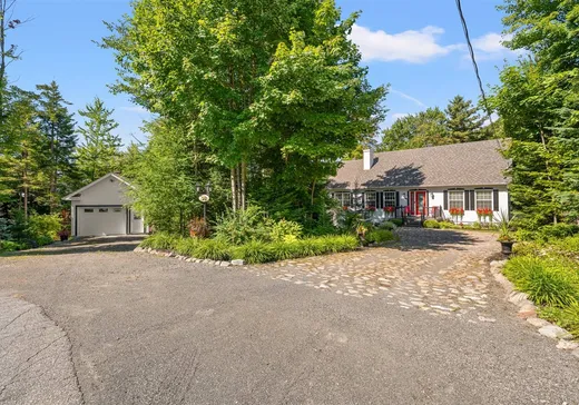 Maison à vendre - 98 Ch. du Tournesol, Saint-Sauveur, J0R 1R1