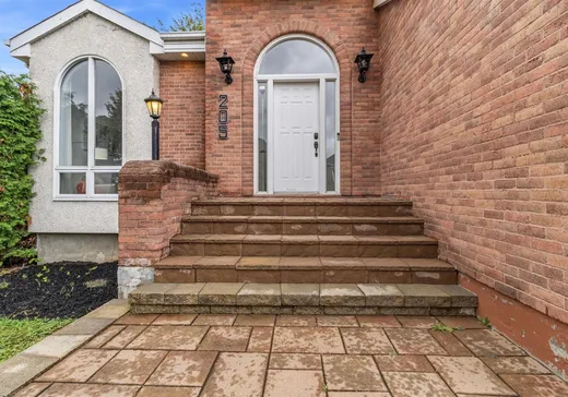 Maison à vendre - 205 Rue des Eaux-Vives, Saint-Jérôme, J7Y 4N6