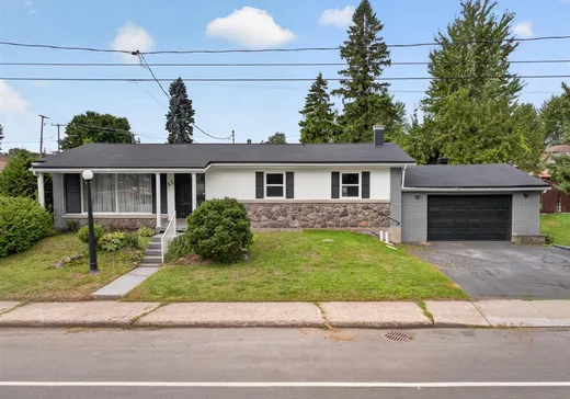 House for sale - 65 Rue Ringuet, Les Nations, J1L 2G6