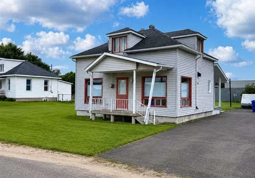 House for sale - 120 Rue Chagnon, Saint-Michel-des-Saints, J0K 3B0