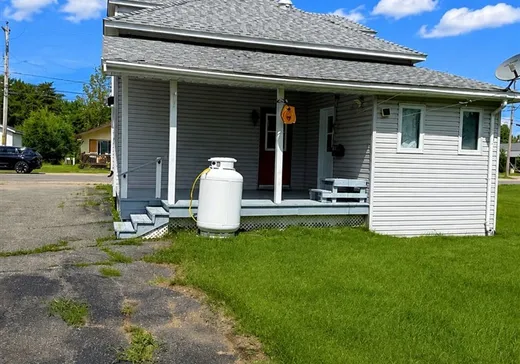 House for sale - 120 Rue Chagnon, Saint-Michel-des-Saints, J0K 3B0