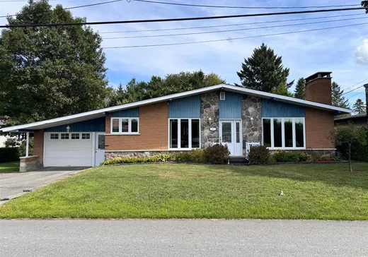 Bungalow à vendre - 45 Rue Lavoie S., Victoriaville, G6T1M8